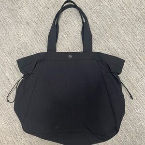 Lulu lemon tote bag